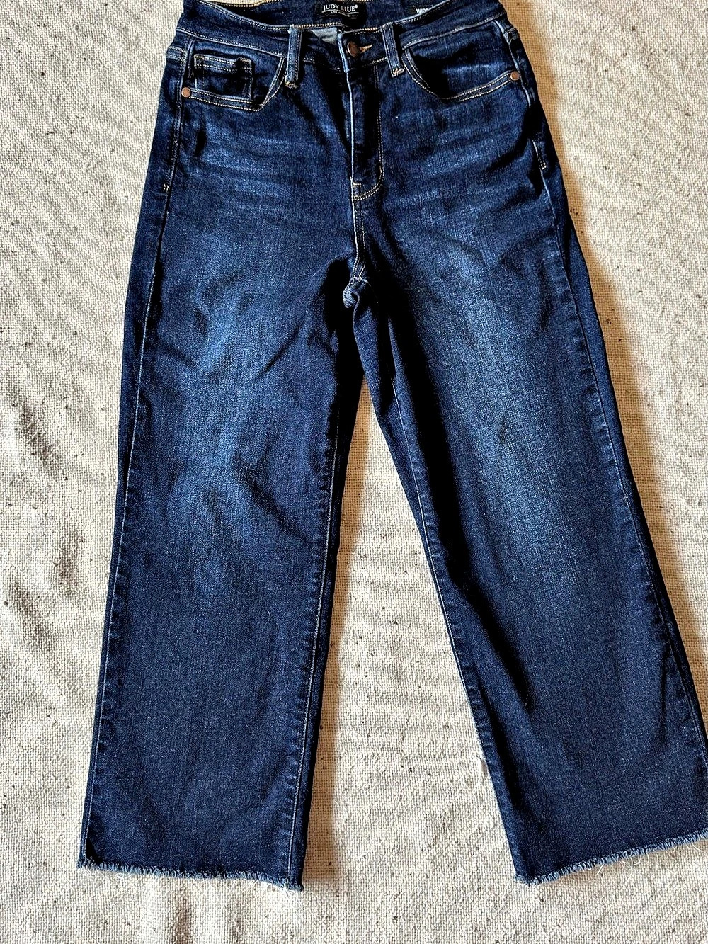 Judy Blue Women’s 3/26 High Rise Wide Leg Crop Jeans Dark Wash Raw Hem